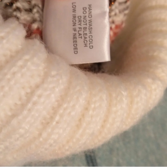 Acrylic Pom Pom Beanie Hat - Picture 4 of 7